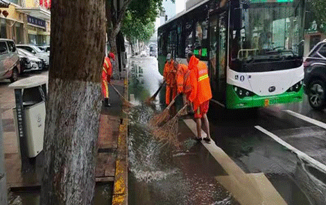 風(fēng)雨無阻顯擔(dān)當(dāng) 聞汛而動保安全